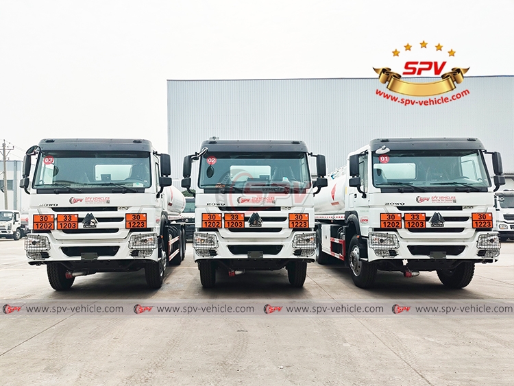 3 Units of 20,000 Litres Fuel Transfer Truck Sinotruk - Front Side View
